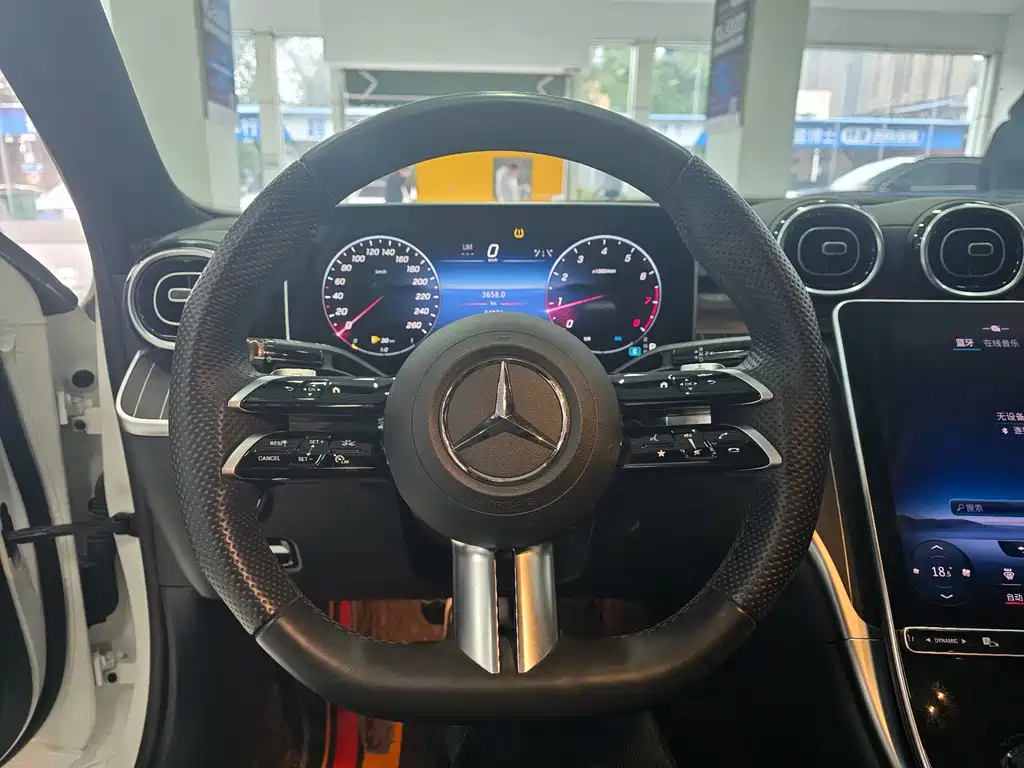 Mercedes-Benz C-Class — миниатюра 10
