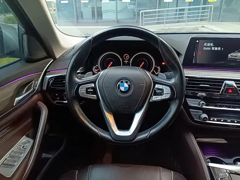 BMW 5 Series — миниатюра 11