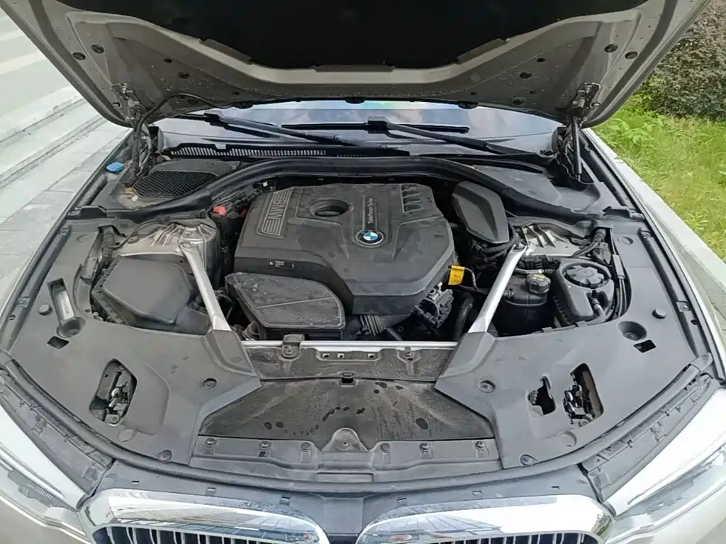 BMW 5 Series — миниатюра 20
