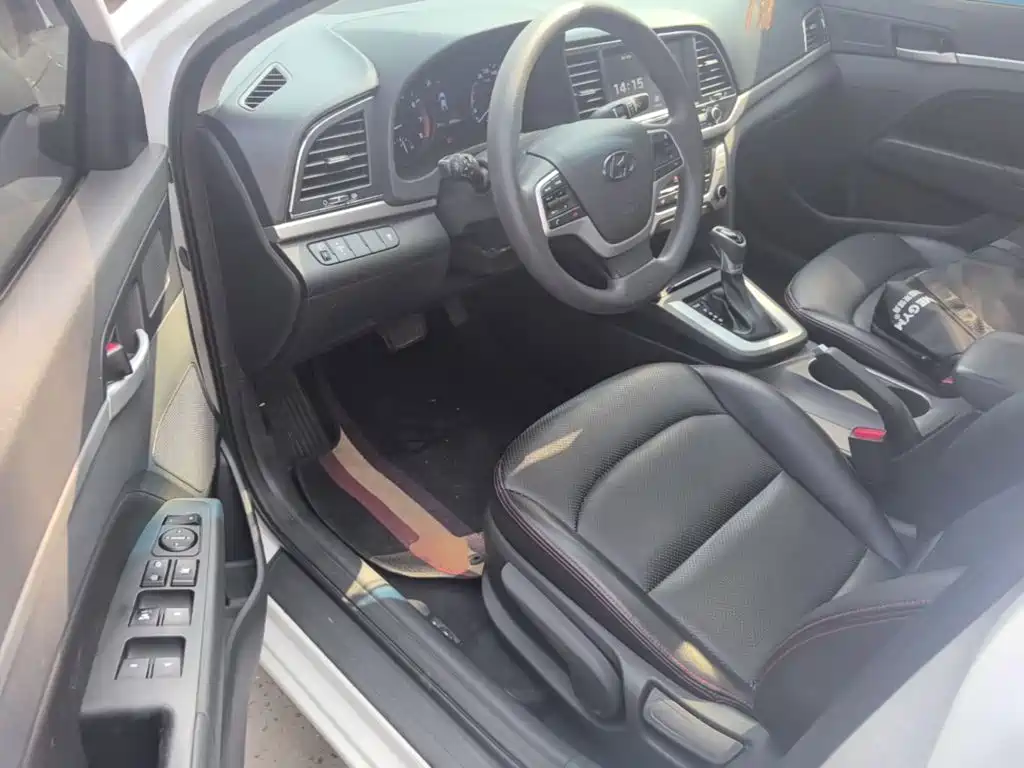 Hyundai Elantra — миниатюра 16