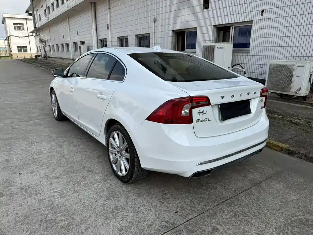 Volvo S60 PHEV — миниатюра 8