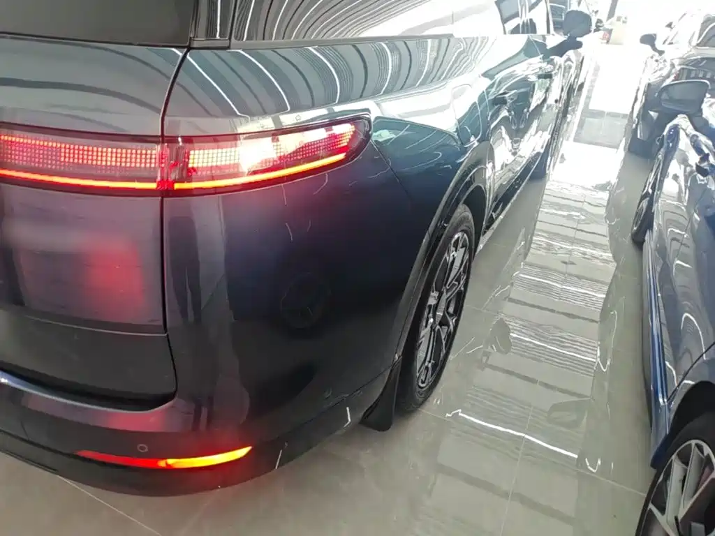 Lynk & Co 900 — миниатюра 8