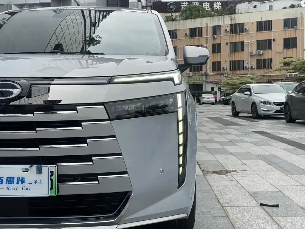 GAC Motor Trumpchi E8 PHEV — миниатюра 3