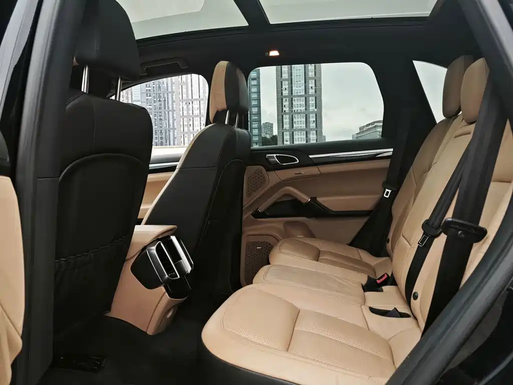 Porsche Cayenne — миниатюра 8