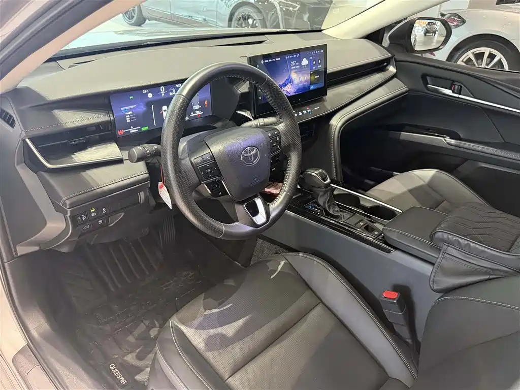 Toyota Camry — миниатюра 6