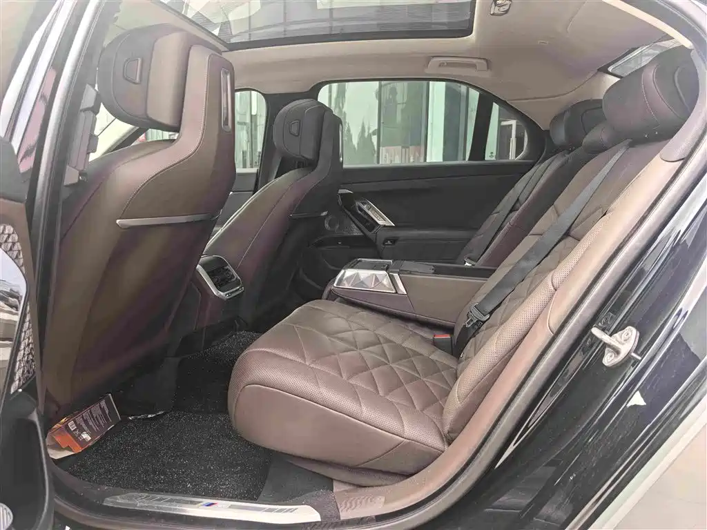 BMW i7 — миниатюра 5