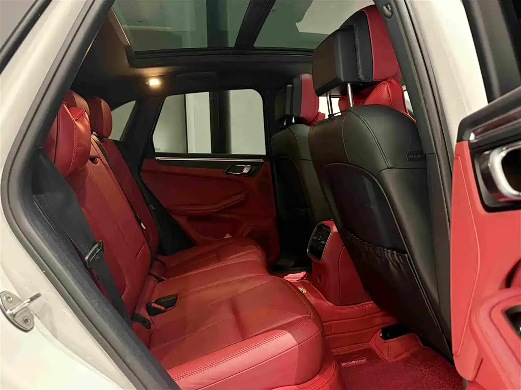 Porsche Macan — миниатюра 13