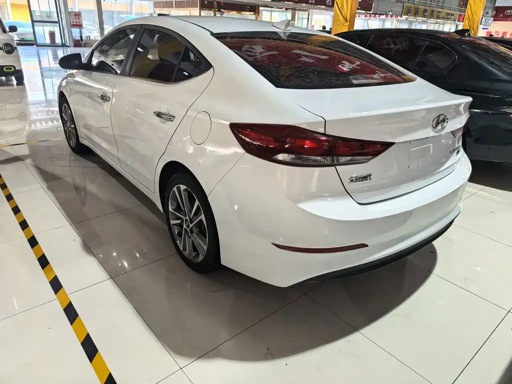 Hyundai Elantra — миниатюра 5