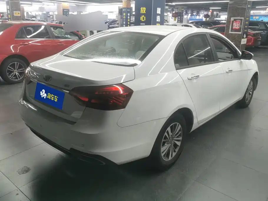 Geely Emgrand — миниатюра 3