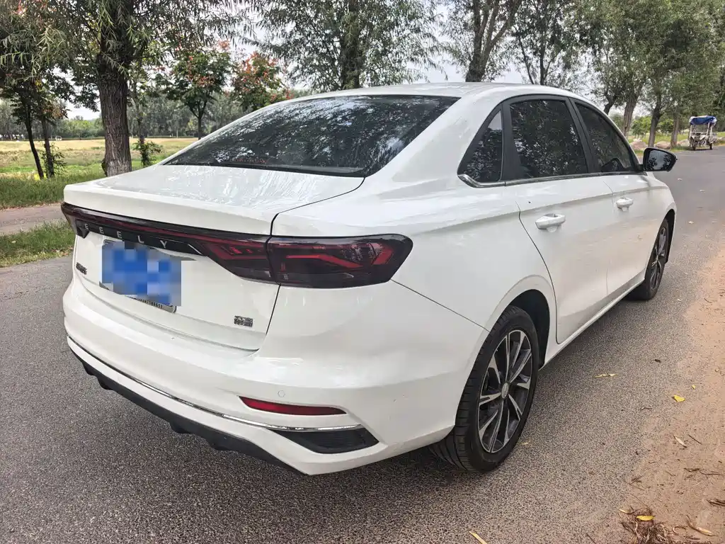 Geely Emgrand — миниатюра 11