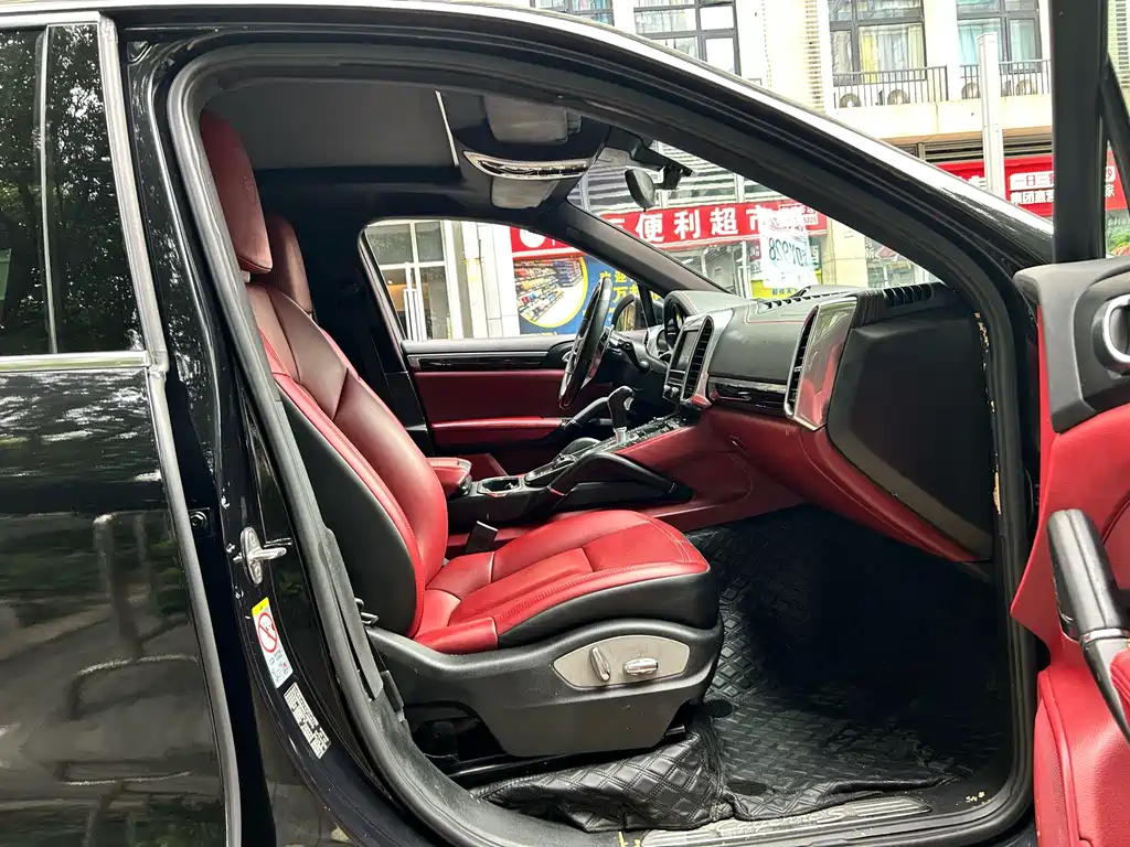Porsche Cayenne — миниатюра 7