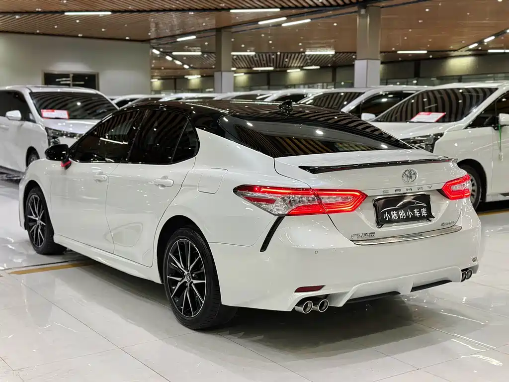 Toyota Camry — миниатюра 9