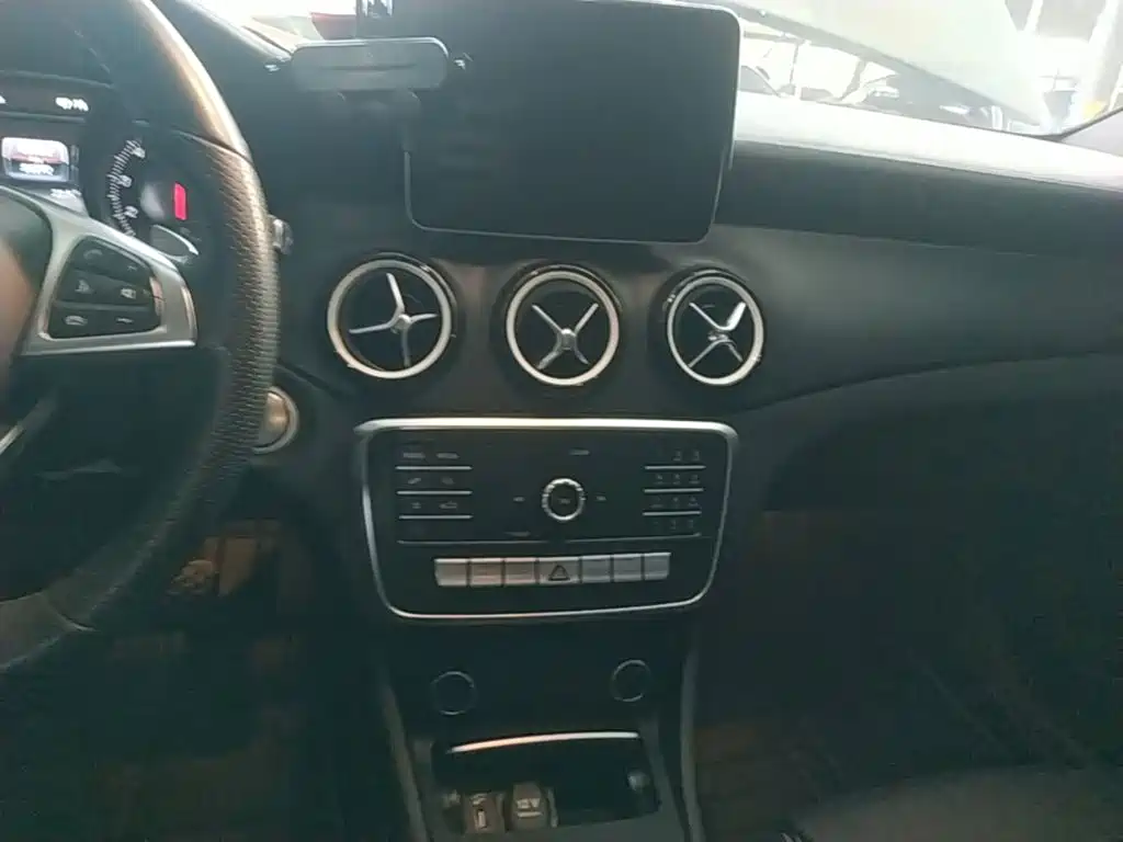 Mercedes-Benz GLA — миниатюра 13