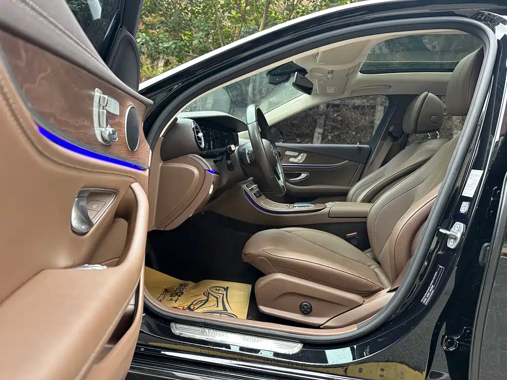 Mercedes-Benz E-Class — миниатюра 11
