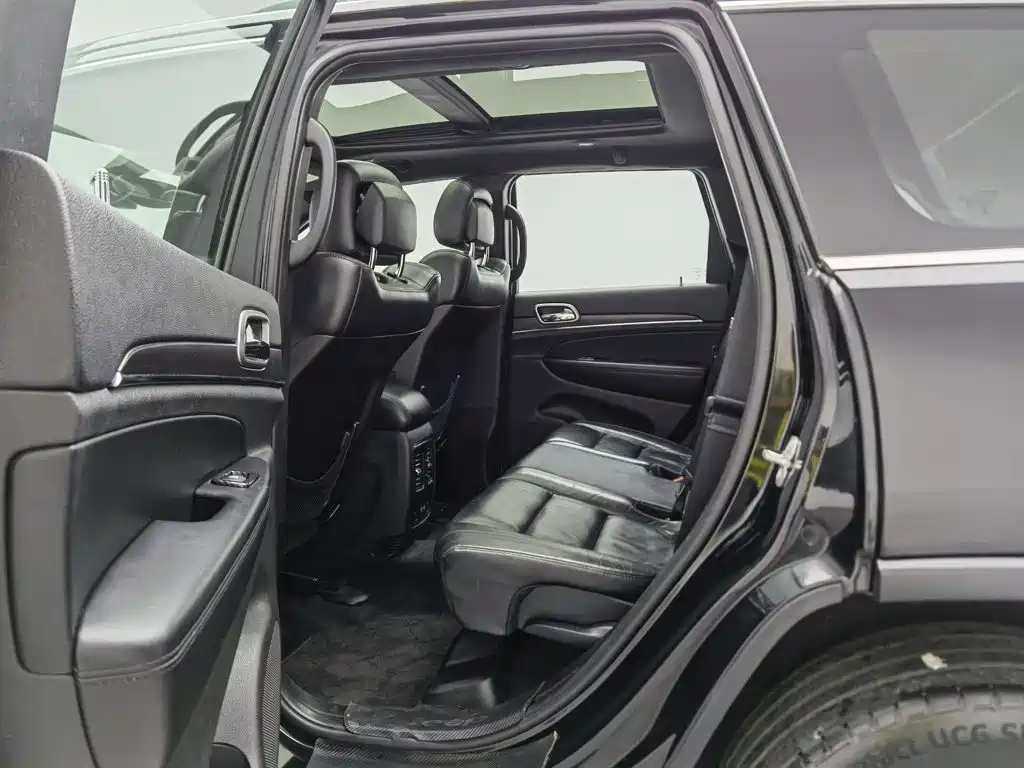 Jeep Grand Cherokee (Import) — миниатюра 15