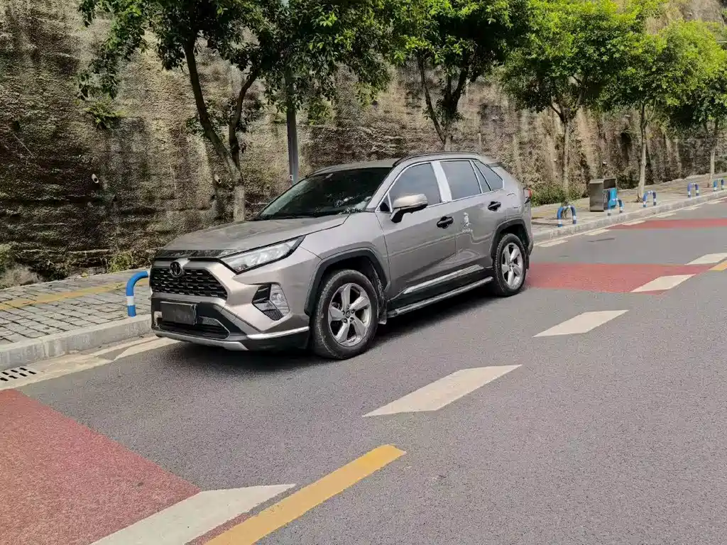 Toyota RAV4 — миниатюра 2