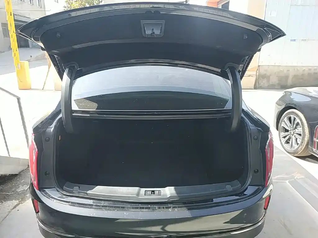 Hongqi Hongqi E-QM5 — миниатюра 15