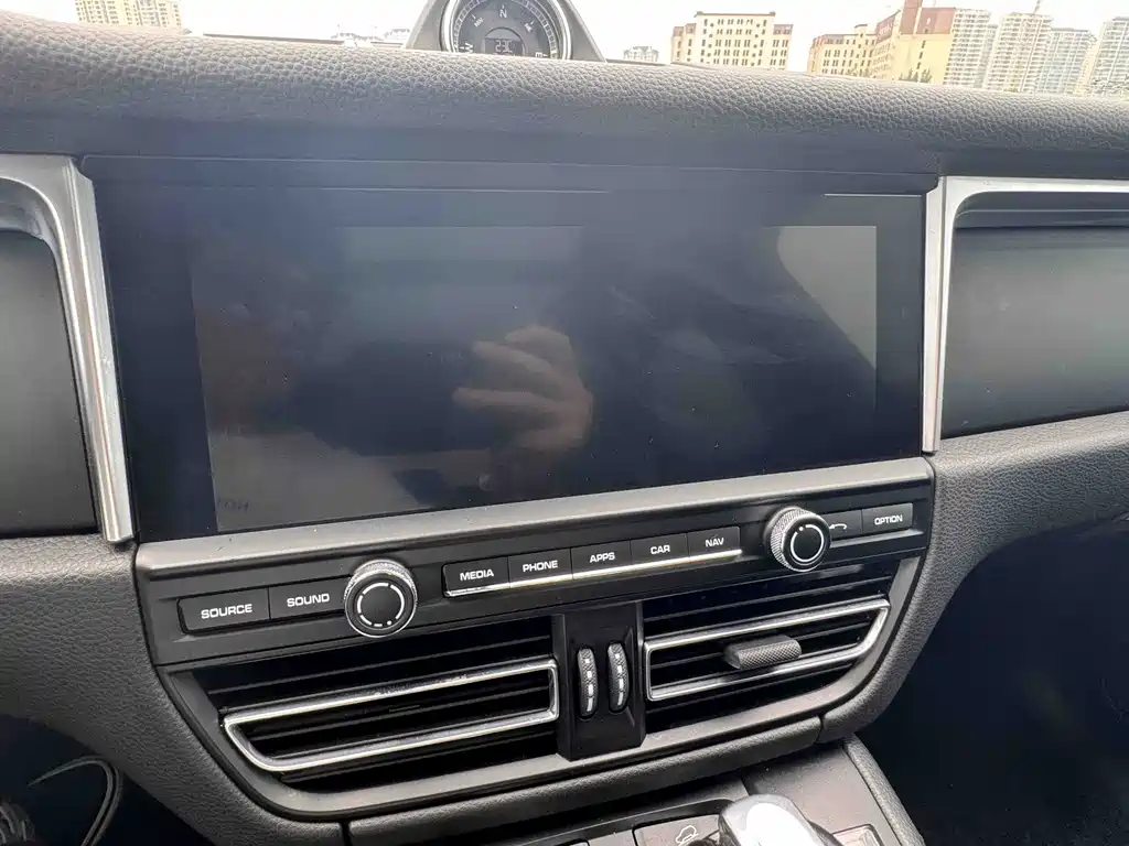 Porsche Macan — миниатюра 15