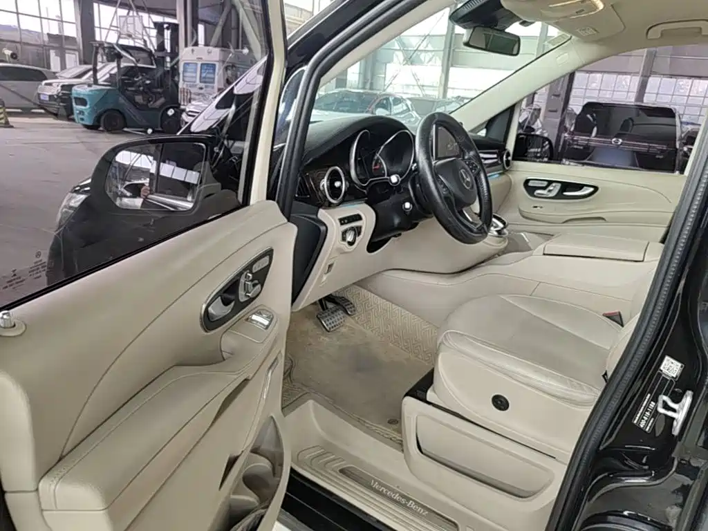 Mercedes-Benz V-Class — миниатюра 16
