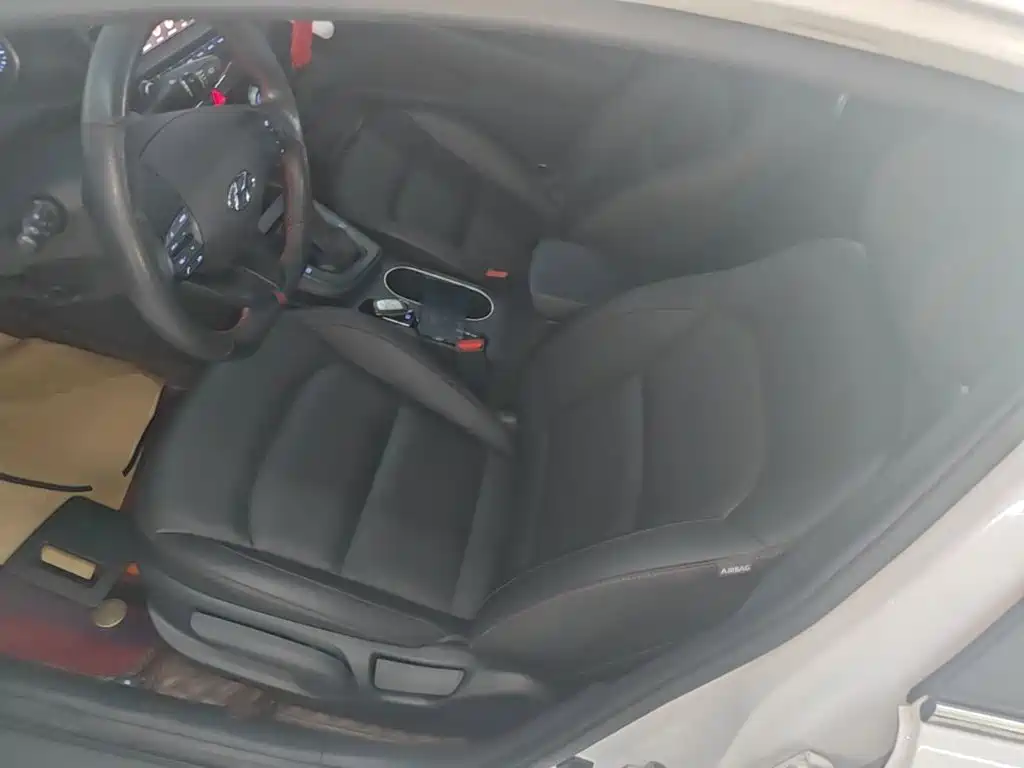 Hyundai Elantra — миниатюра 15