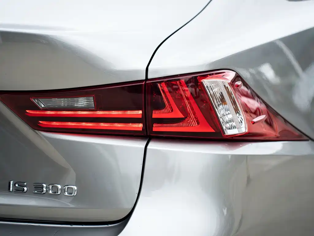 Lexus IS 2015 200t F SPORT