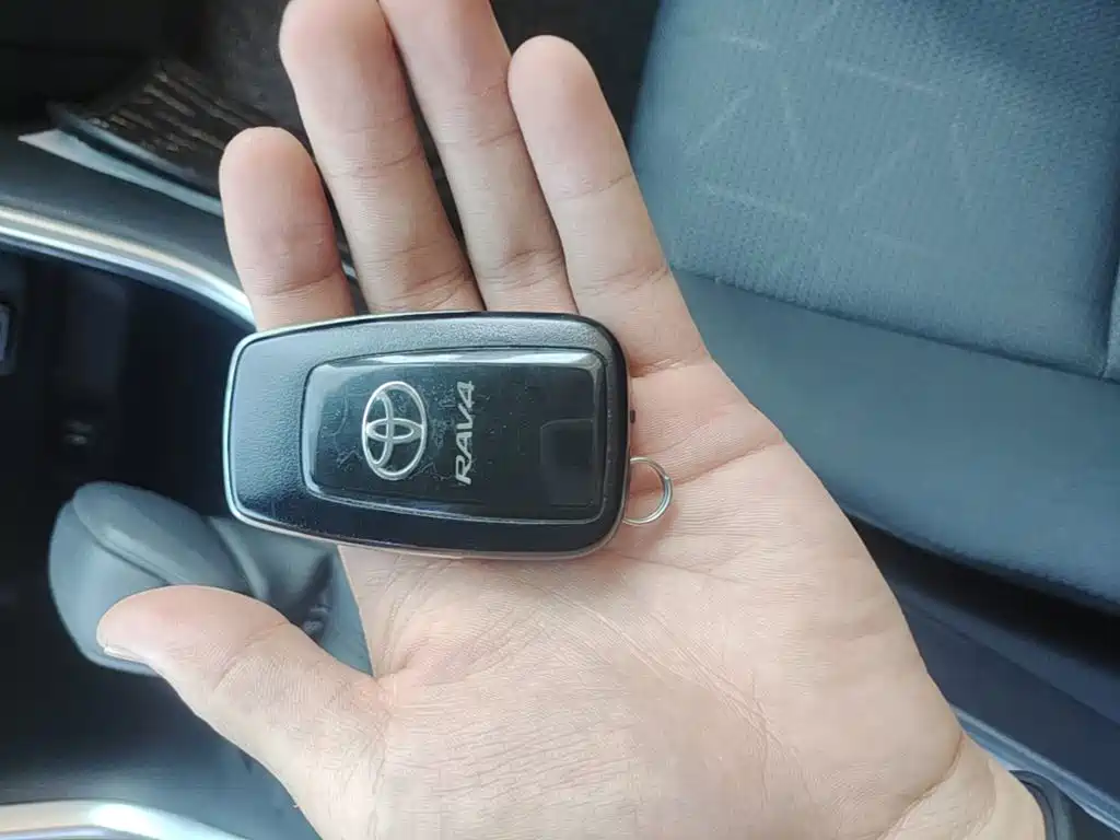 Toyota RAV4 — миниатюра 9