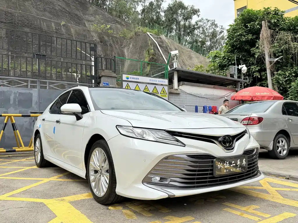 Toyota Camry — миниатюра 2