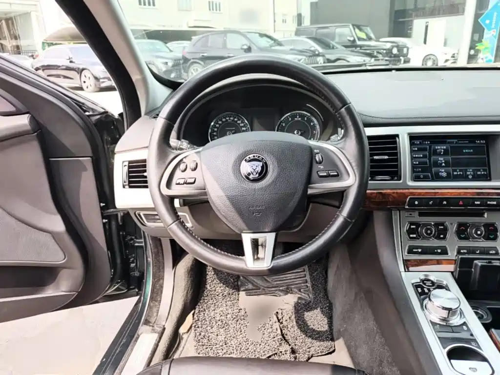 Jaguar XF — миниатюра 15