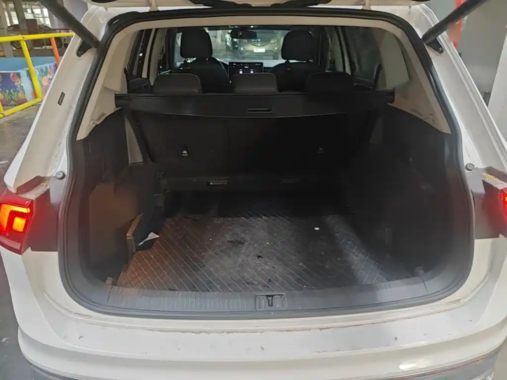 Volkswagen Tiguan L — миниатюра 19