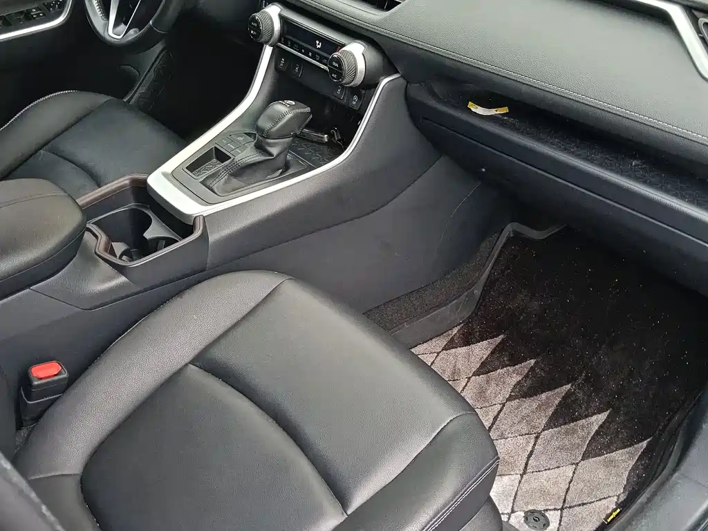 Toyota RAV4 — миниатюра 11