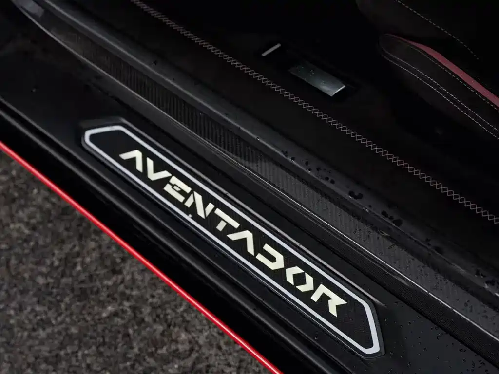 Lamborghini Aventador — миниатюра 8