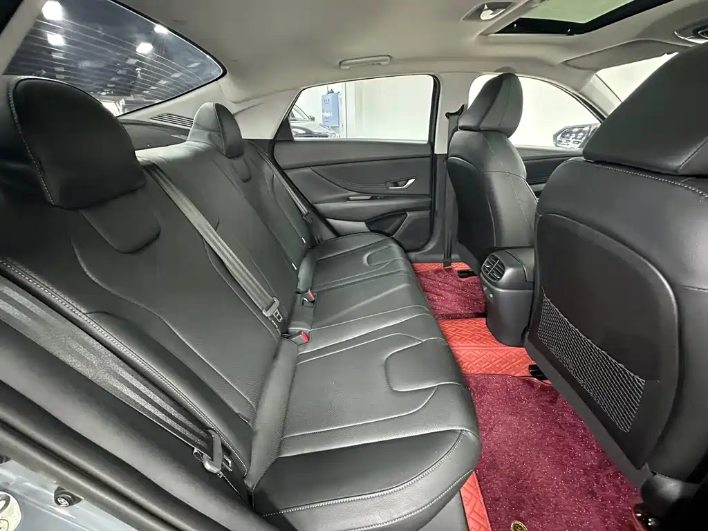 Hyundai Elantra — миниатюра 20