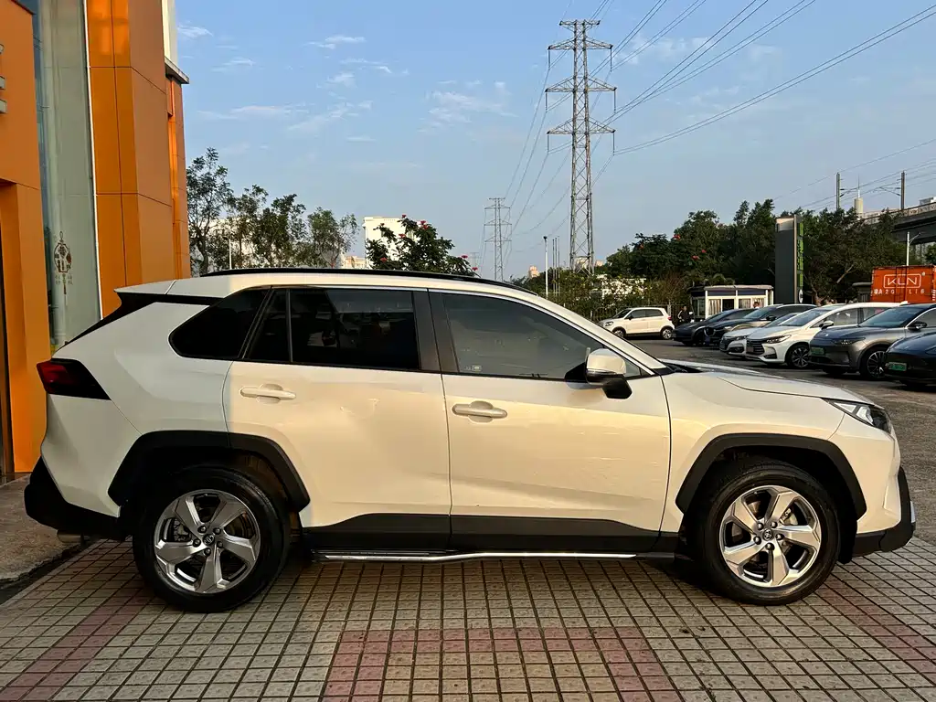 TOYOTA RAV4 RONGFANG