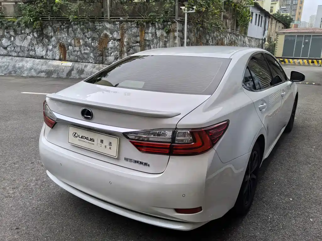Lexus ES 2015 300h Comfort
