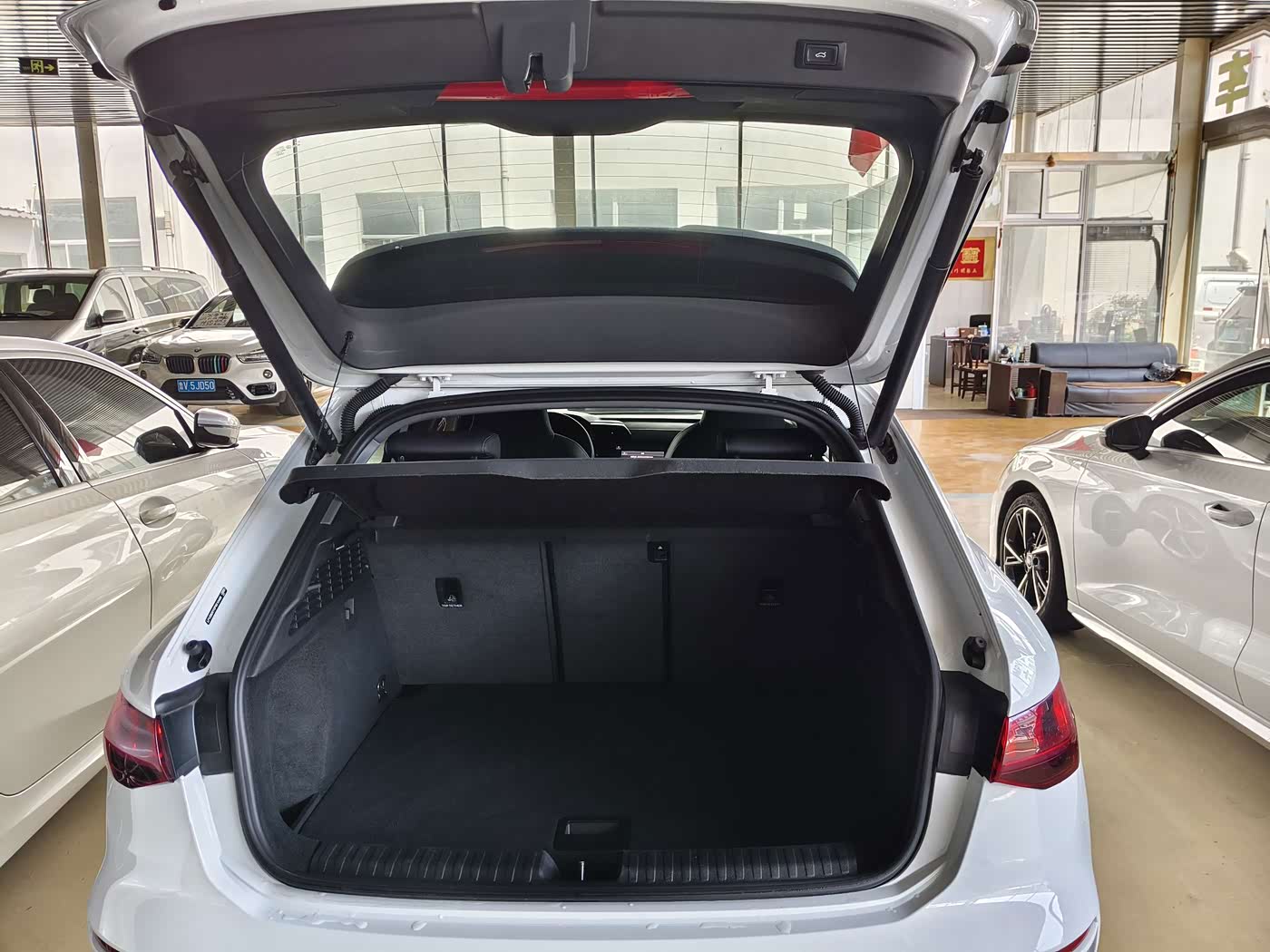 Audi A3 1.4 л 2023 г. Белый, пробег 22500 км