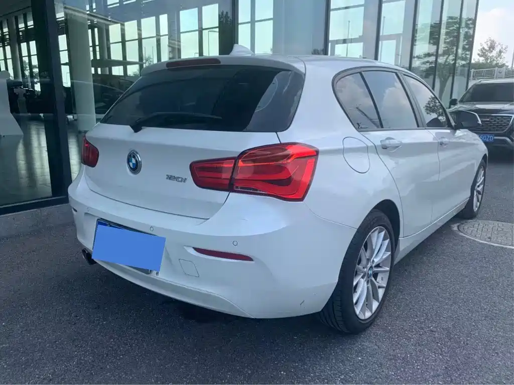 BMW 1 Series (Import) — миниатюра 7