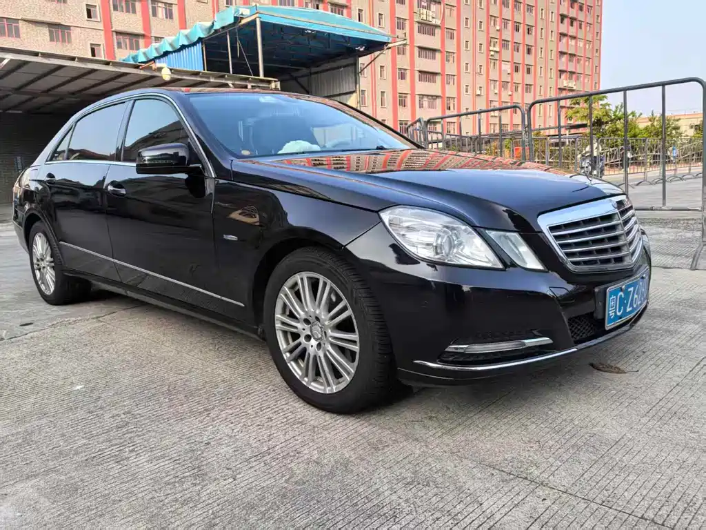 Mercedes-Benz E-Class — миниатюра 2