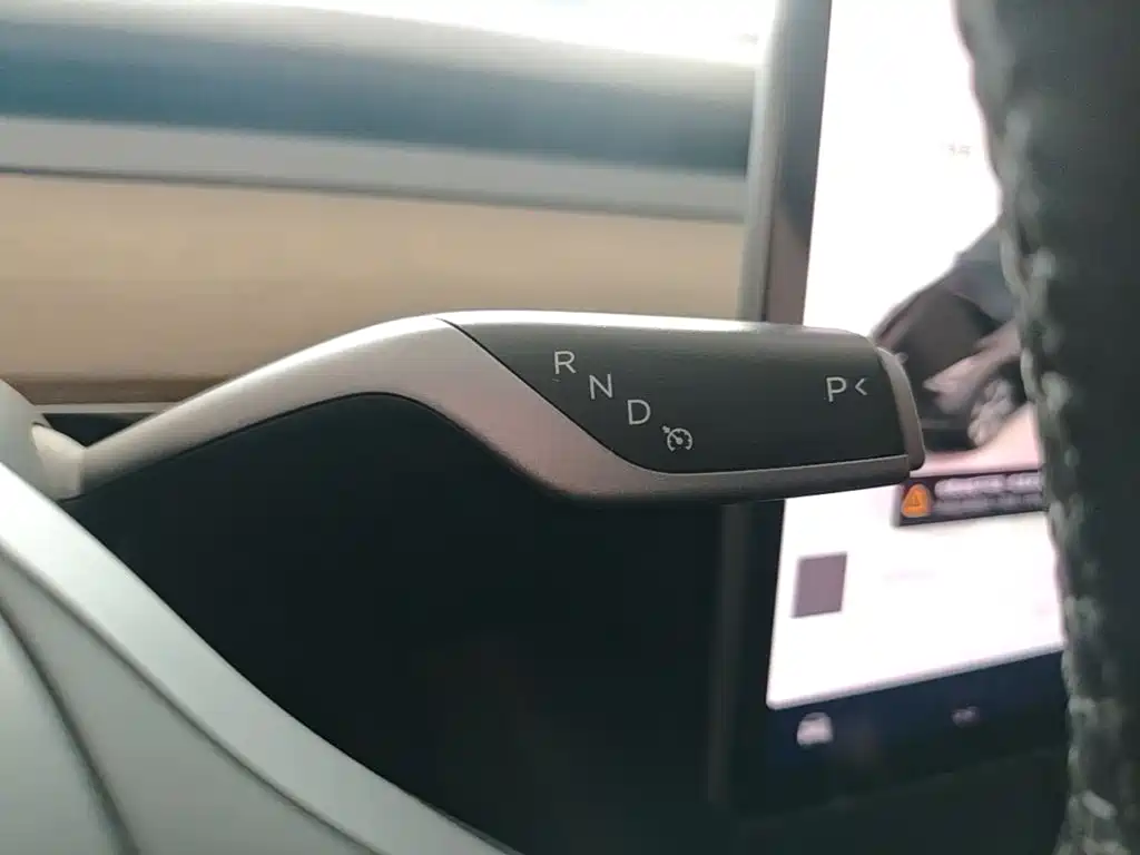 Tesla Model Y — миниатюра 14