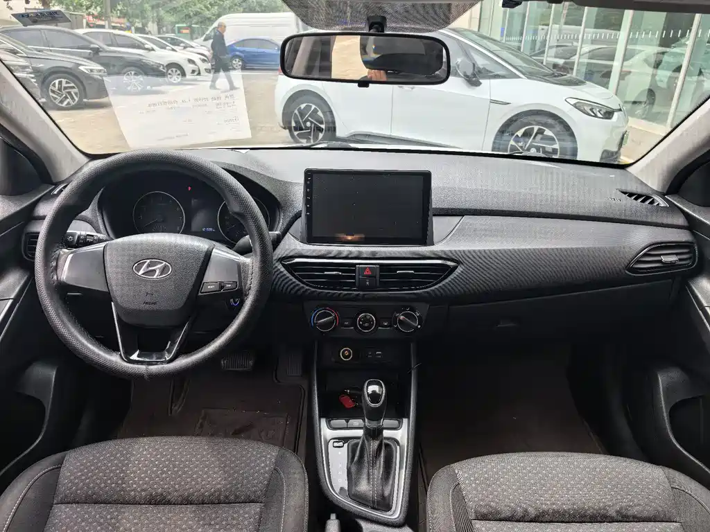 Hyundai Elantra - фото 10