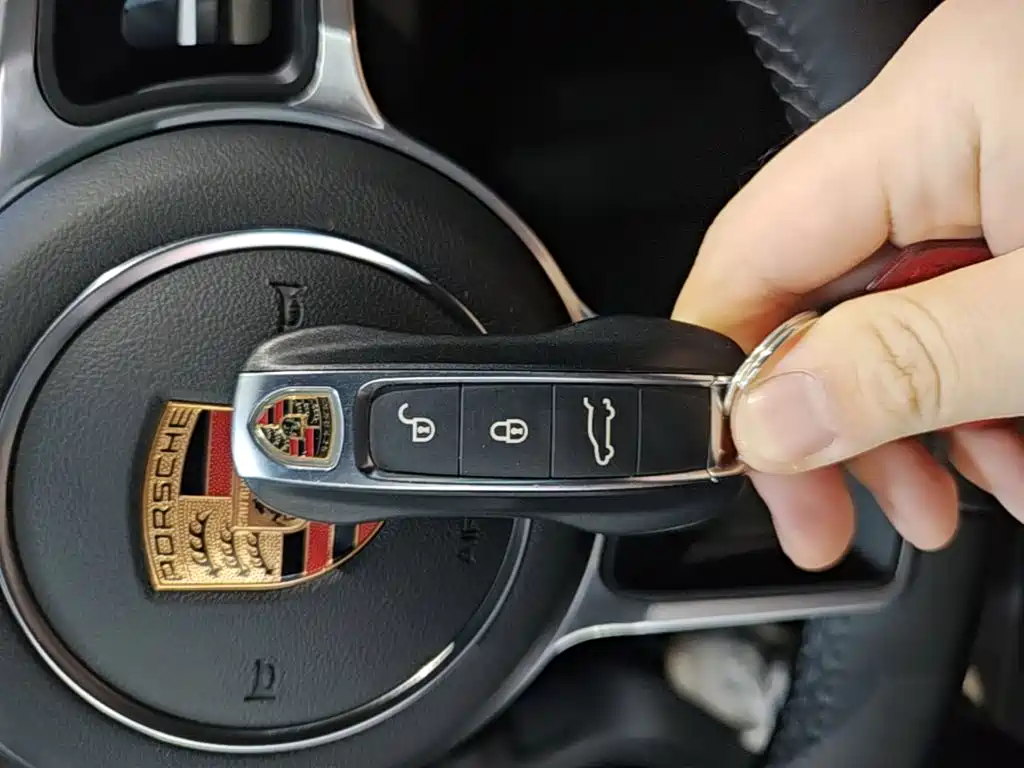 Porsche Cayenne — миниатюра 9