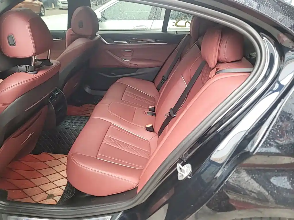 BMW 5 Series — миниатюра 17