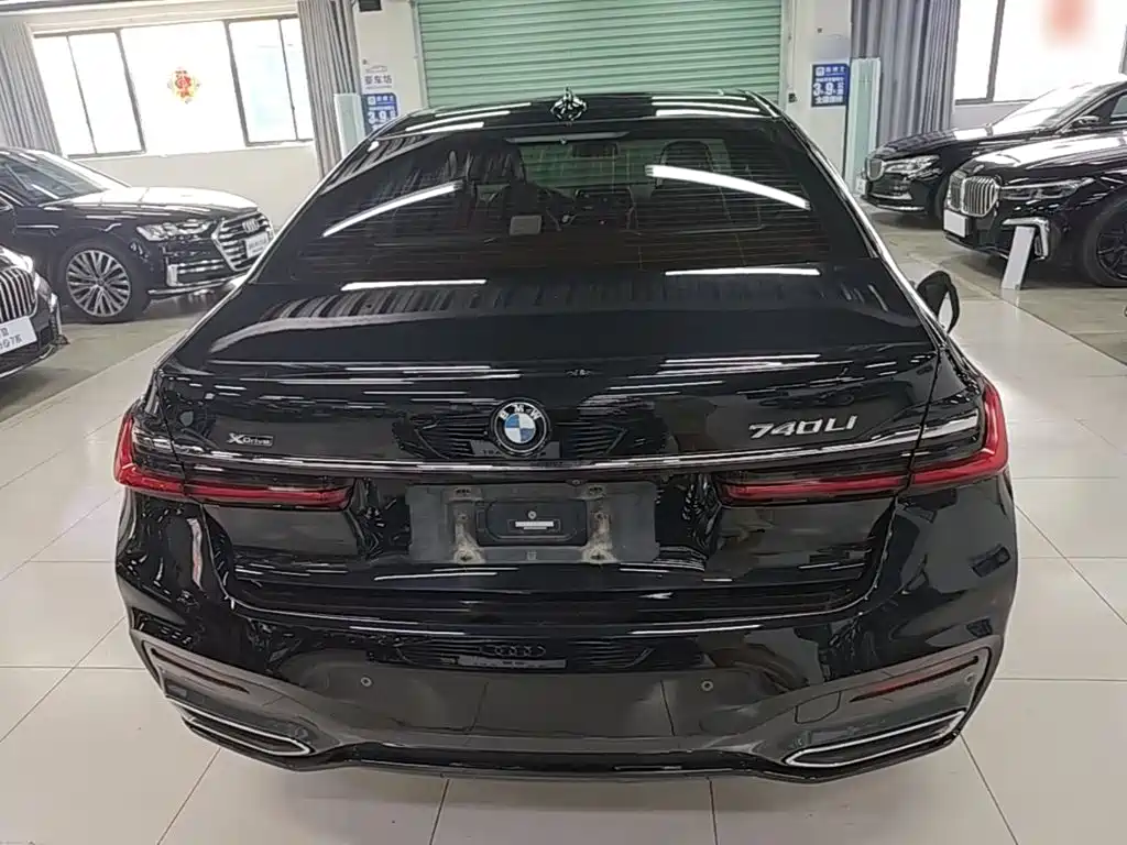 BMW 7 Series — миниатюра 6