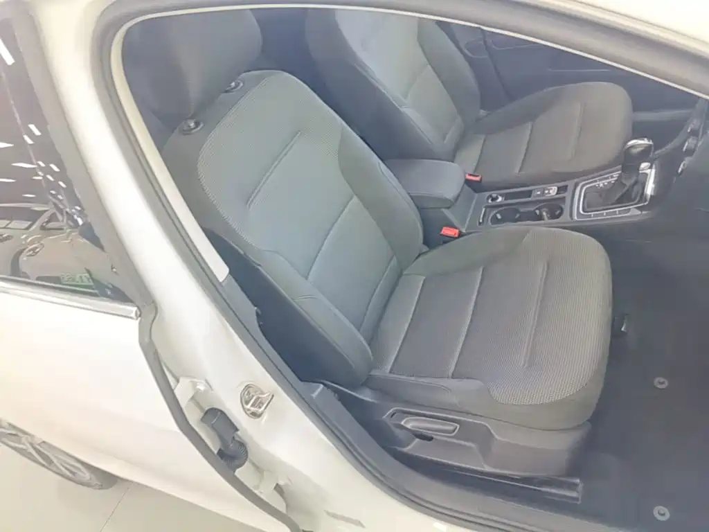 Volkswagen Golf — миниатюра 25