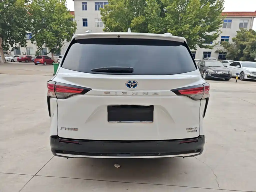 Toyota Sienna — миниатюра 6