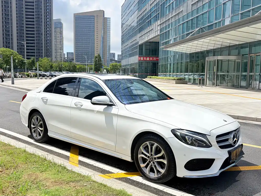 Mercedes-Benz C-Class — миниатюра 3