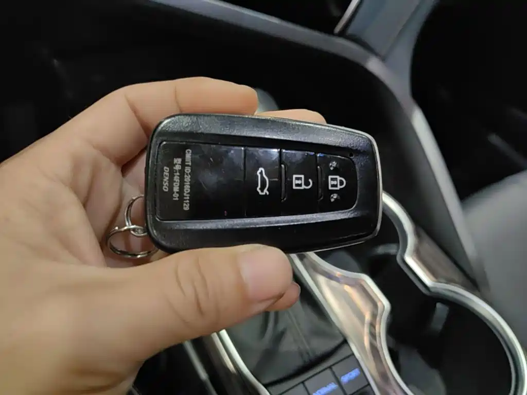 Toyota Camry — миниатюра 9