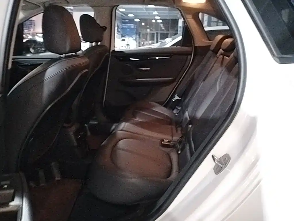 BMW 2 Series Active Tourer — миниатюра 17