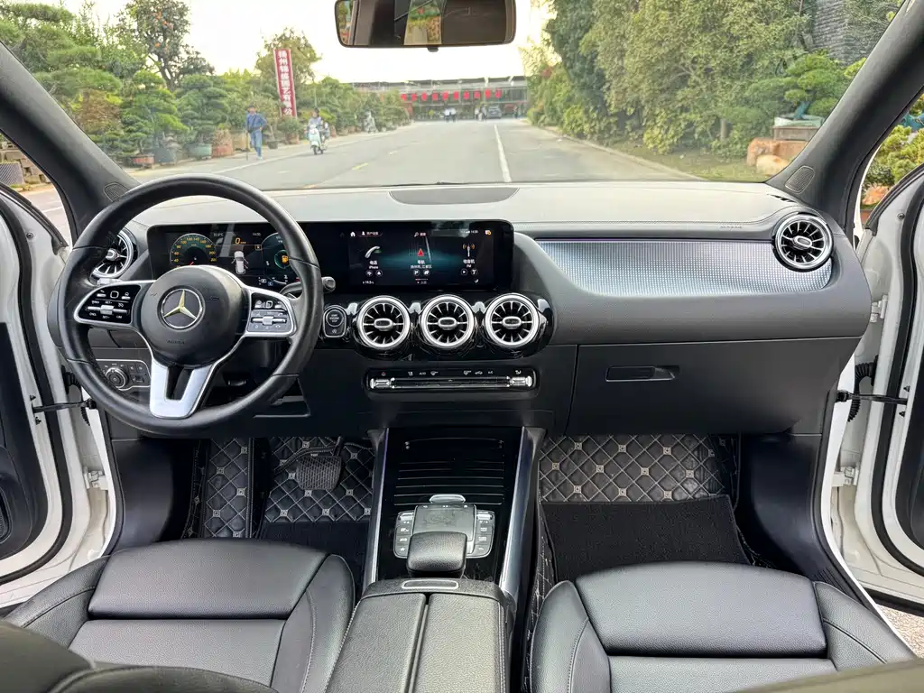 Mercedes-Benz GLA — миниатюра 9