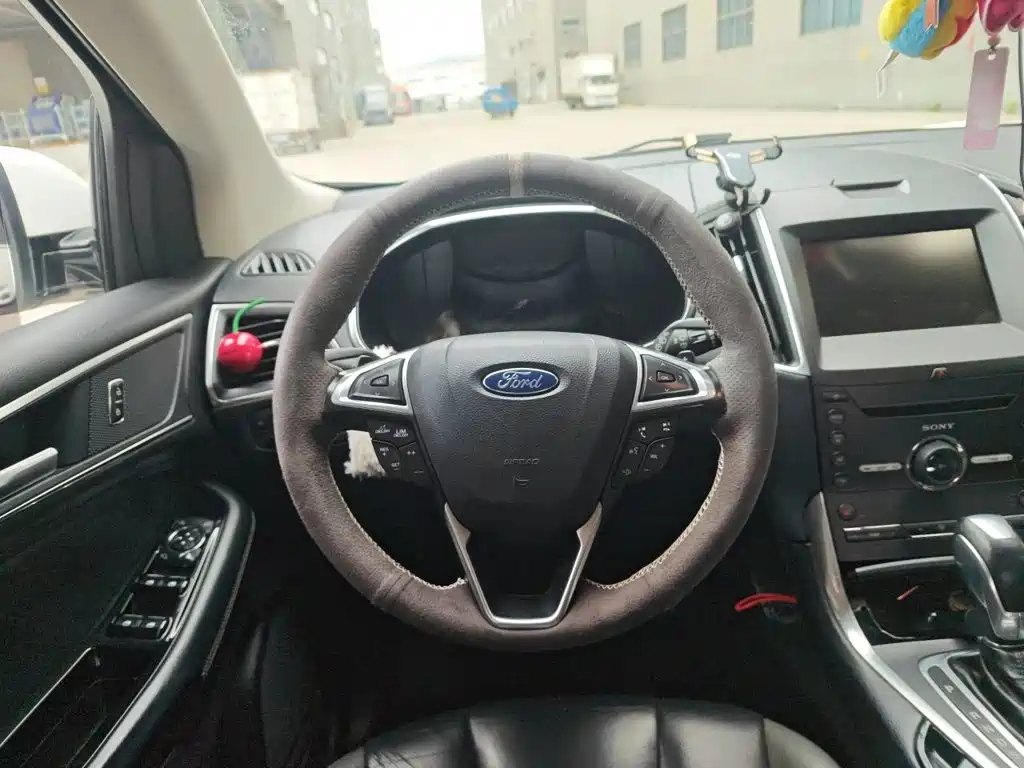 Ford Edge — миниатюра 11