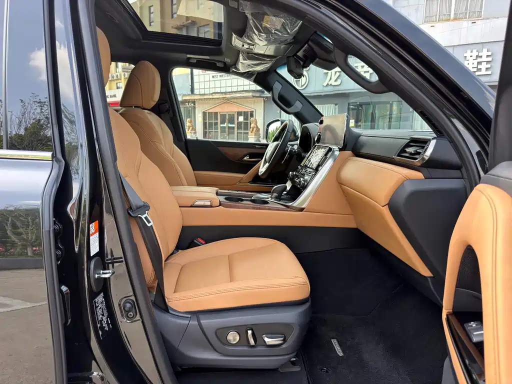Lexus LX — миниатюра 7